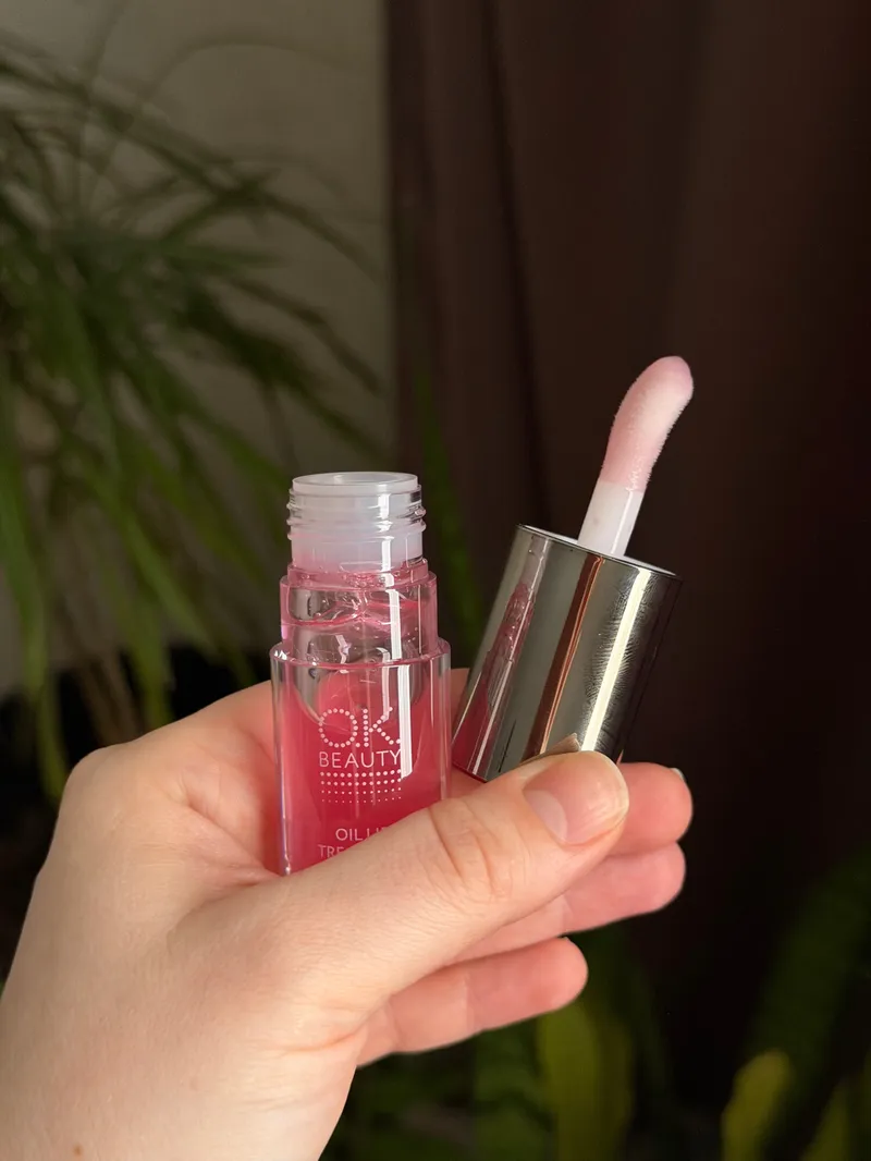 OK Beauty Масло блеск для губ увлажняющее, тон Kiss розовый